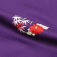 画像4: 卒業式の着物 小学生向け 袴専用丈短 刺繍柄入り色無地の二尺袖（小振袖） 着物【紫、花輪】 (4)