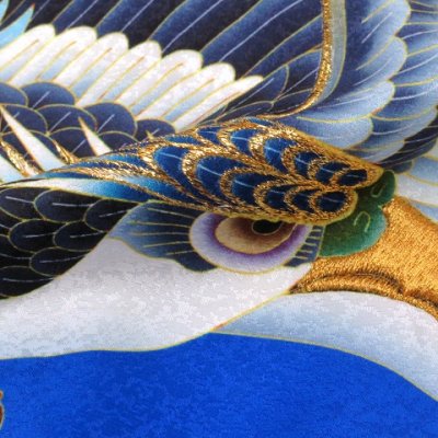 画像5: お宮参りの着物 初着 産着 男の子用 斬新な色柄のお祝い着(正絹)【群青ｘ赤、鷹と兜・宝】