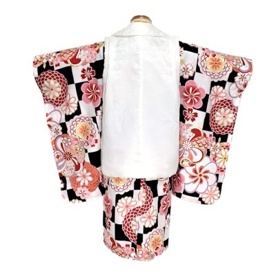 画像3: 七五三 3歳 着物 セット 女の子 被布セット 古典柄着物の被布コートセット 正絹 日本製【白ｘ黒系、ねじ梅と市松】