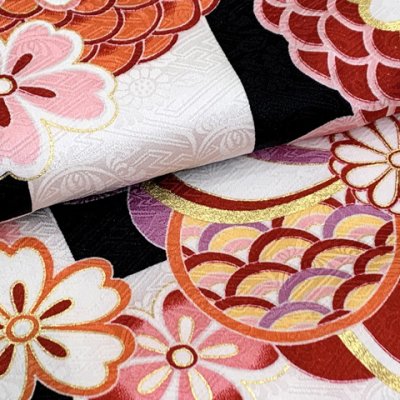 画像7: 七五三 3歳 着物 セット 女の子 被布セット 古典柄着物の被布コートセット 正絹 日本製【白ｘ黒系、ねじ梅と市松】