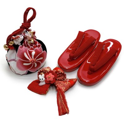 画像8: 七五三 3歳 着物 セット 女の子 被布セット 古典柄着物の被布コートセット 正絹 日本製【白ｘ黒系、ねじ梅と市松】