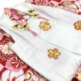 画像5: 七五三 3歳女の子の着物セット 古典柄着物の被布コートセット 正絹 日本製【白ｘ赤、ねじ梅と市松】