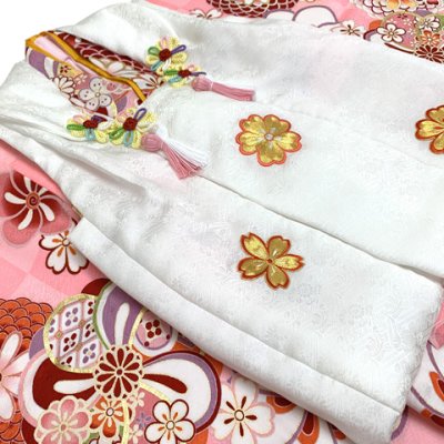 画像5: 七五三 3歳 着物 セット 女の子 被布セット 古典柄着物の被布コートセット 正絹 日本製【白ｘピンク、ねじ梅と市松】