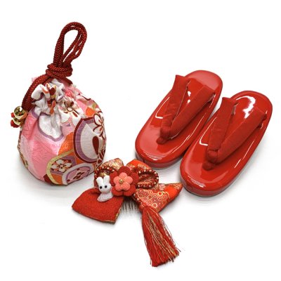 画像8: 七五三 3歳 着物 セット 女の子 被布セット 古典柄着物の被布コートセット 正絹 日本製【白ｘピンク、ねじ梅と市松】