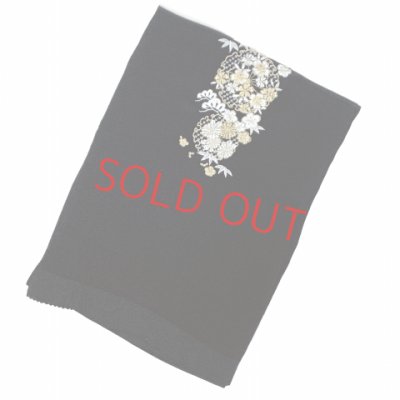 画像2: 振袖用 正絹 帯揚げ 帯締めセット刺繍入り帯上げ ビーズ飾りの帯〆 化粧箱付き【ブラックｘゴールド、雪輪に松竹梅】