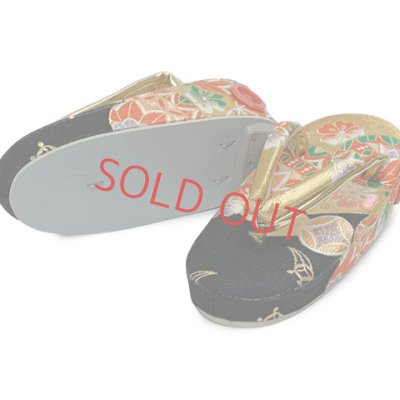 画像3: 子供草履 七五三 ２-３歳 女の子 金襴生地 16cm (適応：14cm-15.5cm )【黒ｘ金、鞠と桜】
