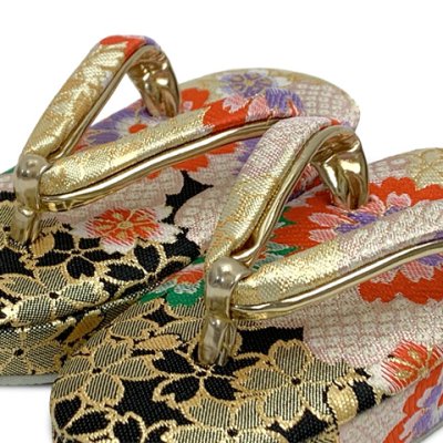 画像2: 子供草履 七五三 ２-３歳 女の子 金襴生地 16cm【黒ｘ金、菊と桜】