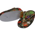 画像3: 子供草履 七五三 ２-３歳 女の子 金襴生地 16cm【黒地、桝に菊・桜】 (3)