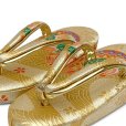画像2: 子供草履 七五三 ５歳 ７歳 女の子 金襴生地の草履 19.0cm【ゴールド、青海波に鞠】 (2)