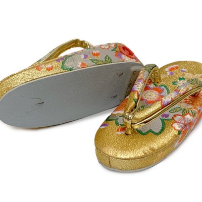 画像3: 子供草履 七五三 ５歳 ７歳 女の子 金襴生地の草履 19.0cm【ゴールド、桜】
