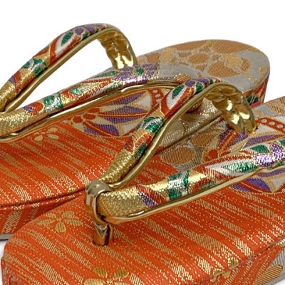 画像2: 子供草履 七五三 ５歳 ７歳 女の子 金襴生地の草履 19.0cm【朱赤、鞠】