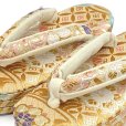 画像4: 子供草履 七五三 女の子草履 三枚芯 19.5cm 金襴生地 適応：17.5cm-18.5cm【ゴールド系、七宝・華様紋】 (4)