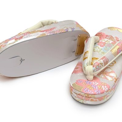 画像2: 子供草履 七五三 女の子草履 三枚芯 19.5cm 金襴生地 適応：17.5cm-18.5cm【白系、桜】