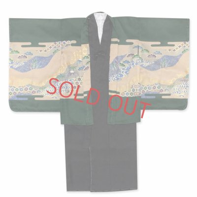 画像2: 七五三 着物 5歳 男の子 日本製 正絹 金彩 金駒刺繍 羽織 着物 アンサンブル【濃緑、兜と軍配】