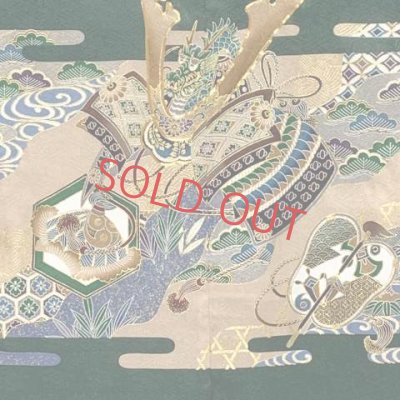 画像5: 七五三 着物 5歳 男の子 日本製 正絹 金彩 金駒刺繍 羽織 着物 アンサンブル【濃緑、兜と軍配】
