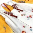 画像5: 七五三着物 3歳 女の子 正絹 総刺繍柄 被布コートと着物 オリジナル・コーディネートセット【白ｘ黄色、宝と鞠】