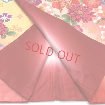 画像4: 卒業式 袴セット 女子用 HL 絵羽柄振袖着物 RK 刺繍袴と袴下帯 ３点セット 合繊【黄色＆赤、薔薇とダリア】
