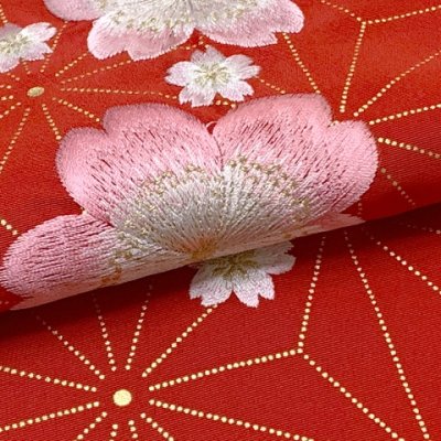 画像4: 華やかで可愛らしい刺繍入りの半衿 半襟 成人式 十三詣りの振袖に 合繊【赤、桜と麻の葉】