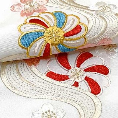 画像4: “silelly” 半衿 振袖に 古典柄 華やかな刺繍入りの半襟 合繊【白地、流水に桜】