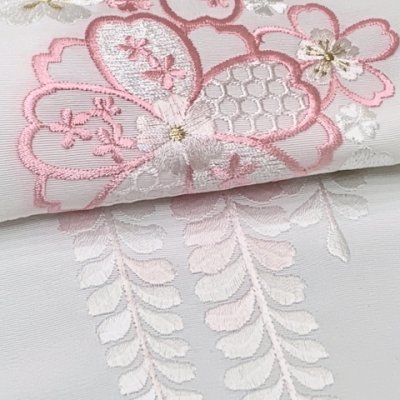 画像4: 半衿 振袖に 春カラー 華やかな刺繍入りの半襟 合繊【薄ピンク系、桜と藤】