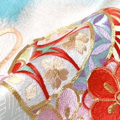 画像7: 七五三 7歳 女の子用 日本製 正絹 本絞り 総刺繍 絵羽付け 四つ身の着物 襦袢 伊達衿付き【水色、鈴】