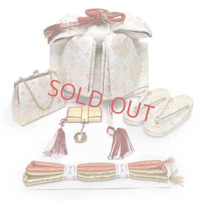 画像6: 七五三 7歳 女の子 着物セット 日本製 正絹 本絞り 総刺繍 絵羽付け 四つ身の着物と結び帯 フルセット【水色、鈴】