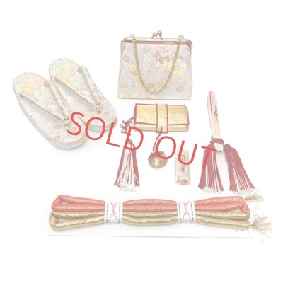 画像7: 七五三 7歳 女の子 着物セット 日本製 正絹 本絞り 総刺繍 絵羽付け 四つ身の着物と結び帯 フルセット【水色、鈴】