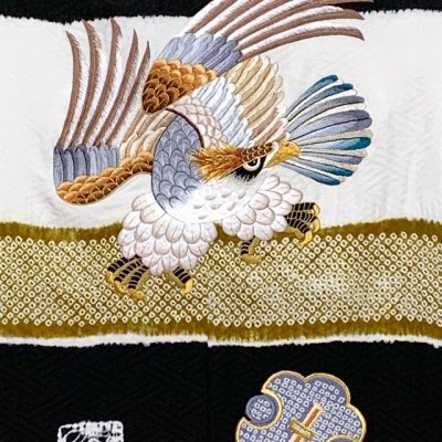 画像5: 七五三 着物  5歳 男の子用 日本製 正絹 本絞り 総刺繍柄の羽織 着物 アンサンブル【黒地、鷹】