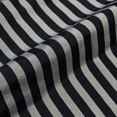 画像4: 七五三 5歳 男の子 正絹 袴セット 縞袴と小物7点セット 正絹 化粧箱入り【黒棒縞】