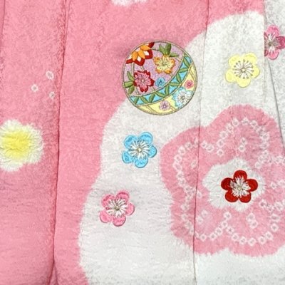 画像6: ≪１点限り！ オリジナル・コーディネートセット≫七五三 3歳 着物 セット 女の子 被布セット 正絹 本絞り 刺繍柄 被布コート・着物 フルセット【ピンクx赤、鞠と梅】