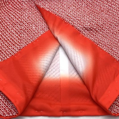 画像8: ≪１点限り！ オリジナル・コーディネートセット≫七五三 3歳 着物 セット 女の子 被布セット 正絹 本絞り 刺繍柄 被布コート・着物 フルセット【ピンクx赤、鞠と梅】