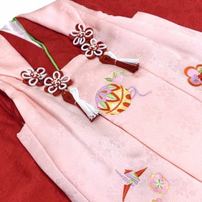 画像5: ≪１点限り！ オリジナル・コーディネートセット≫七五三 3歳 着物 セット 女の子 被布セット 女の子 正絹 刺繍柄の被布コート・着物 フルセット【ピンクｘ赤、鞠と鶴・梅】