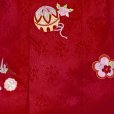 画像6: ≪１点限り！ オリジナル・コーディネートセット≫七五三 着物 3歳 被布セット 女の子 正絹 刺繍柄の被布コート・着物 フルセット【赤ｘピンク、鞠と鶴・梅】