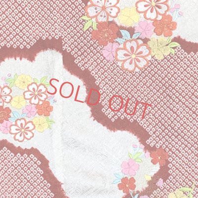 画像6: 七五三 着物 7歳 女の子 日本製 正絹 総絞り 総刺繍柄 絵羽付け 四つ身の着物【赤、雲に花輪】