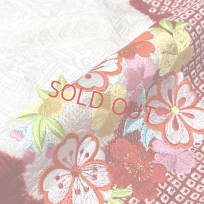 画像7: 七五三 着物 7歳 女の子 日本製 正絹 総絞り 総刺繍柄 絵羽付け 四つ身の着物【赤、雲に花輪】