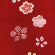 画像4: 七五三 着物 7歳 女の子 日本製 正絹 絞り染 本絞り 刺繍入り 絵羽付け 四つ身の着物【赤、菊と桜】