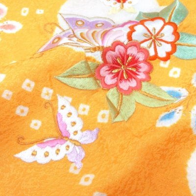 画像7: 七五三 7歳女の子用正絹の着物  日本製 本絞り 刺繍入り 絵羽柄の子供着物 襦袢 伊達衿付き【黄色 桜に蝶】