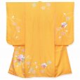 画像2: 七五三 7歳 女の子 着物セット 正絹 本絞り 刺繍入り 絵羽柄の子供着物 作り帯セット「黄色 桜に蝶」 (2)
