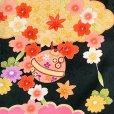 画像4: 七五三 着物 7歳 女の子 日本製 正絹 絵羽柄の子供着物【黒地、雲に鈴・梅】 (4)