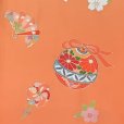 画像5: 七五三 7歳 女の子用 日本製 正絹 金駒刺繍 絵羽付け 四つ身の着物【オレンジ系、鈴】 (5)