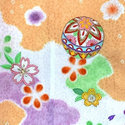 画像3: 七五三 着物 7歳 女の子 フルセット 正絹 絵羽付け 絞り染め 刺繍入り 四つ身の子供着物とオリジナル袋帯＆箱せこセット【シャーベットオレンジ、鞠と桜】