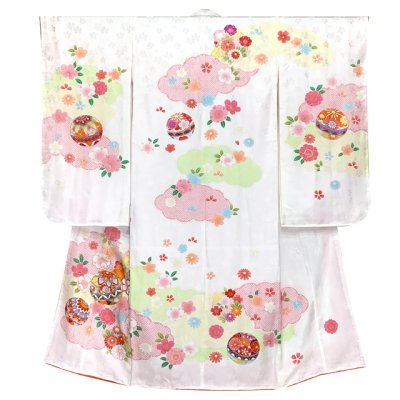 画像2: 七五三 7歳 女の子用 日本製 正絹 金駒刺繍 絵羽付け 四つ身の着物【白地、雲に鞠】