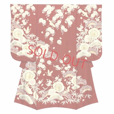 画像2: 七五三 着物 7歳 “紅一点” ブランド 女の子用 正絹 四つ身の絵羽付け 金駒刺繍の着物 襦袢 伊達衿付き【赤系、松竹梅】