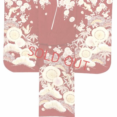 画像3: 七五三 着物 7歳 “紅一点” ブランド 女の子用 正絹 四つ身の絵羽付け 金駒刺繍の着物 襦袢 伊達衿付き【赤系、松竹梅】