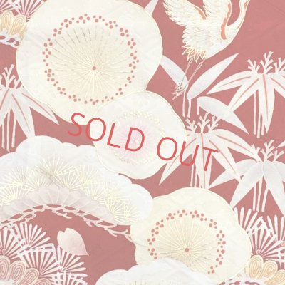 画像4: 七五三 着物 7歳 “紅一点” ブランド 女の子用 正絹 四つ身の絵羽付け 金駒刺繍の着物 襦袢 伊達衿付き【赤系、松竹梅】