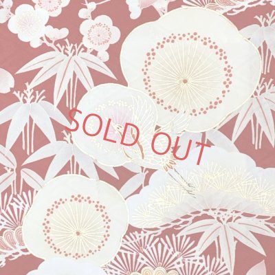 画像5: 七五三 着物 7歳 “紅一点” ブランド 女の子用 正絹 四つ身の絵羽付け 金駒刺繍の着物 襦袢 伊達衿付き【赤系、松竹梅】