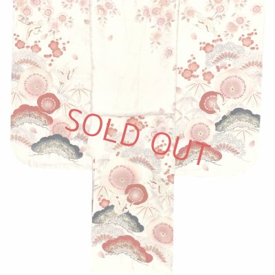 画像3: 七五三 着物 7歳 “紅一点” ブランド 女の子用 正絹 四つ身の絵羽付け 金駒刺繍の着物 襦袢 伊達衿付き【生成り系、松竹梅】