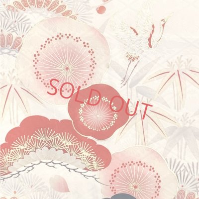 画像4: 七五三 着物 7歳 “紅一点” ブランド 女の子用 正絹 四つ身の絵羽付け 金駒刺繍の着物 襦袢 伊達衿付き【生成り系、松竹梅】