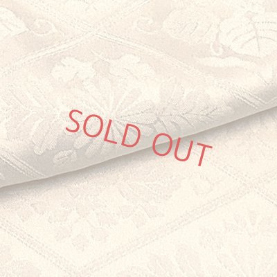 画像8: 七五三 着物 7歳 “紅一点” ブランド 女の子用 正絹 四つ身の絵羽付け 金駒刺繍の着物 襦袢 伊達衿付き【生成り系、松竹梅】