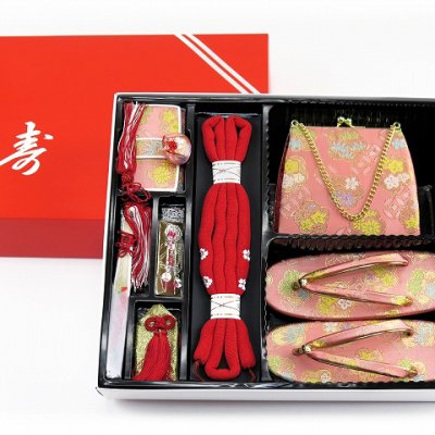 画像8: 七五三 着物 7歳 フルセット 絵羽柄の7歳女の子用着物(合繊)と結び帯・小物セット【ファンタジー・ホワイト】